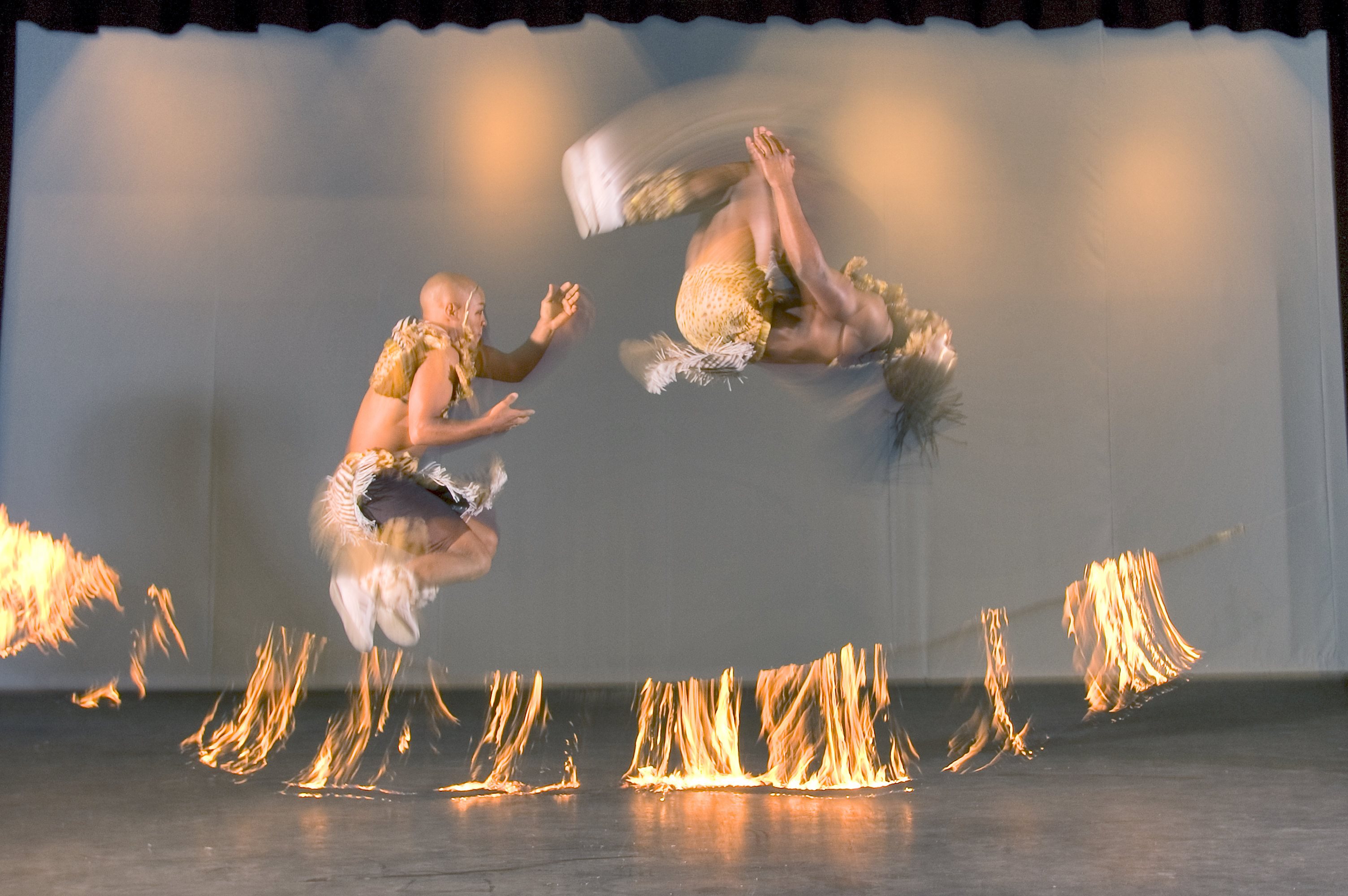 AFRICAN ACROBATICS performance