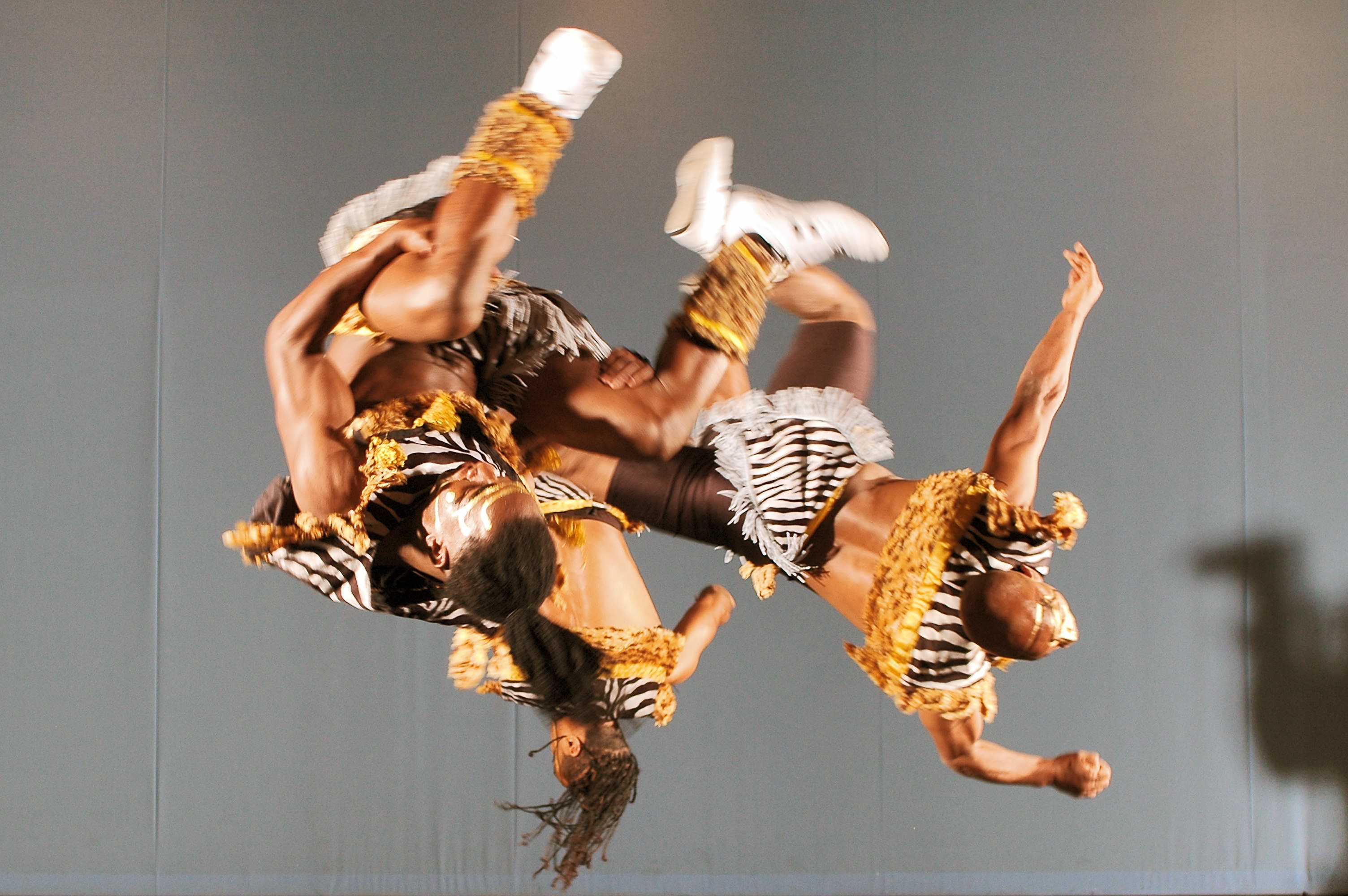 AFRICAN ACROBATICS performance