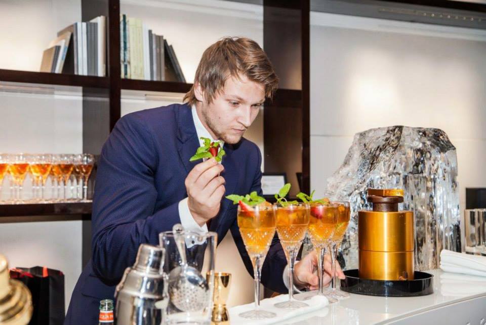 Bar and Cocktail Masterclass performance