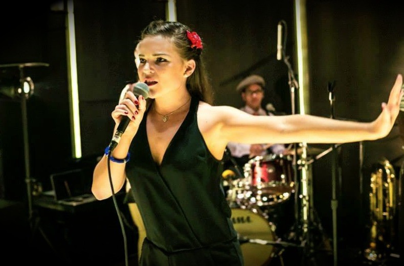 BRITISH VOCALIST performance