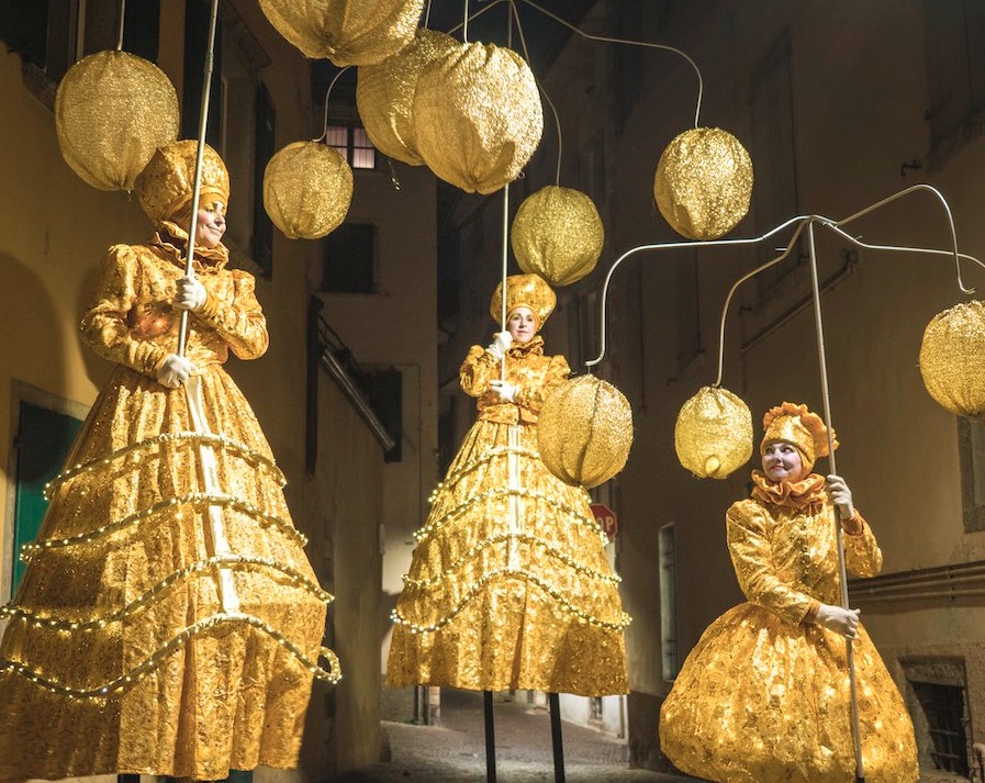 Carousel Stilt Walkers