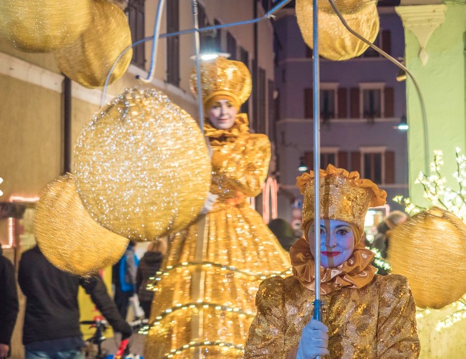 Carousel Stilt Walkers performance