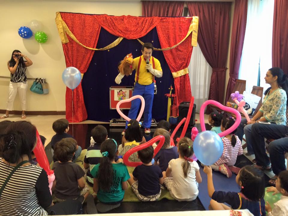 Children's Puppet, Magic and Balloon Show performance