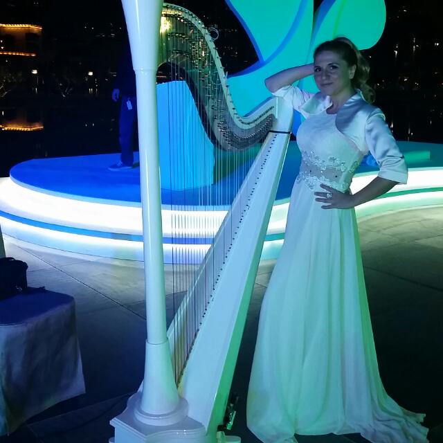 CLASSICAL HARPIST performance