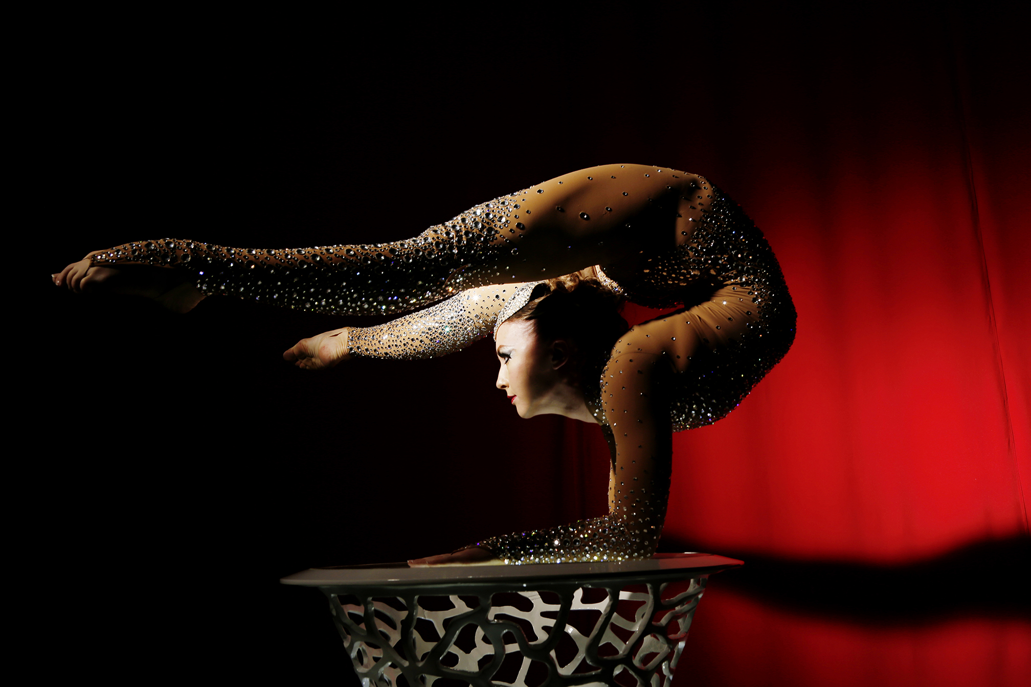 Contortionist performance