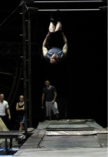 Cyr Performer performance
