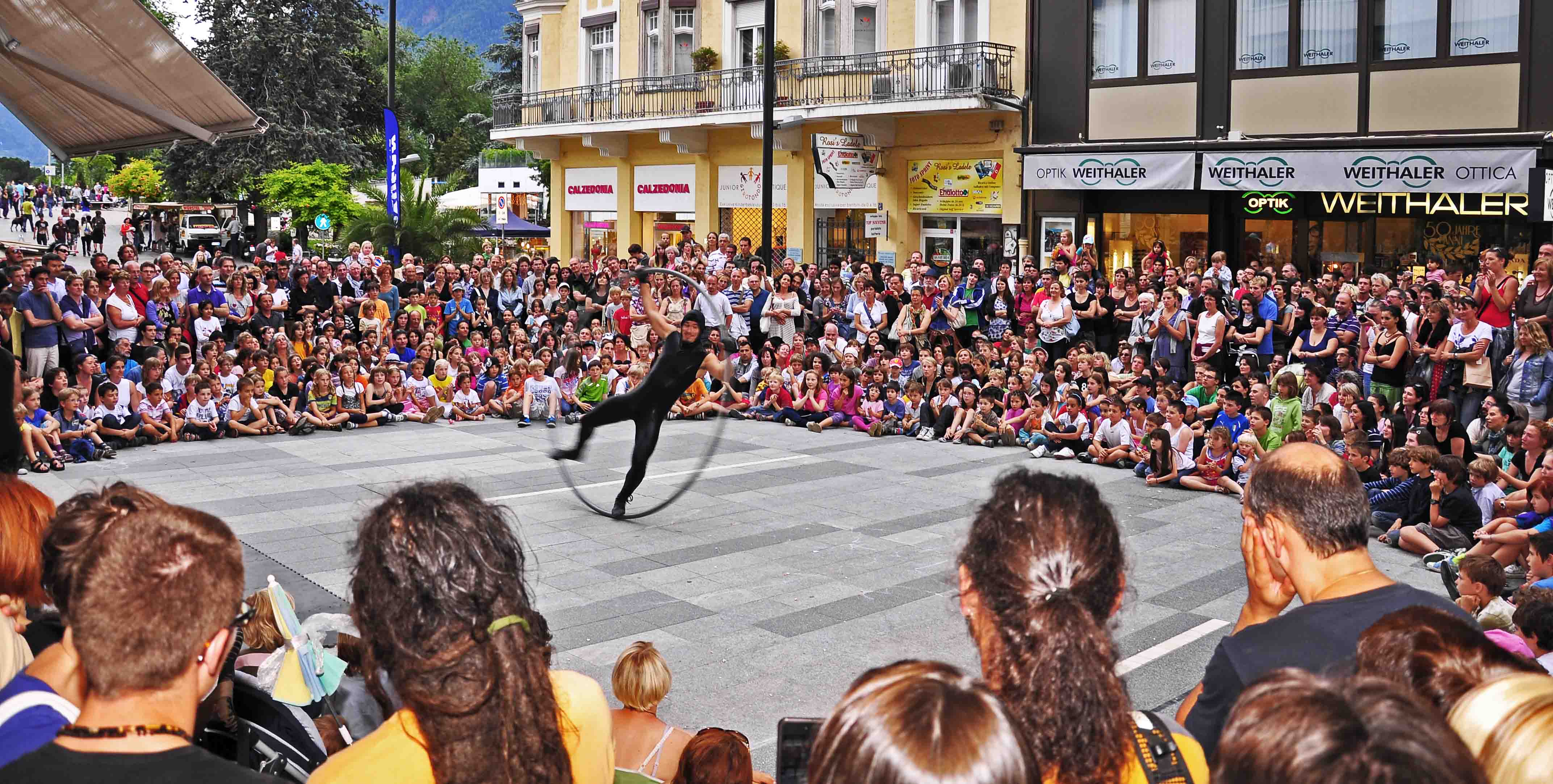 CYR WHEEL ACROBAT performance