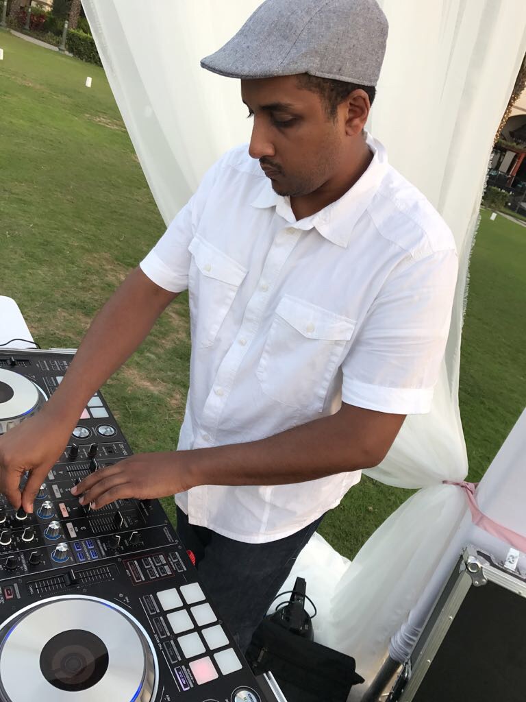 DJ Hiddy performance