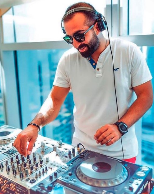 DJ Mark performance