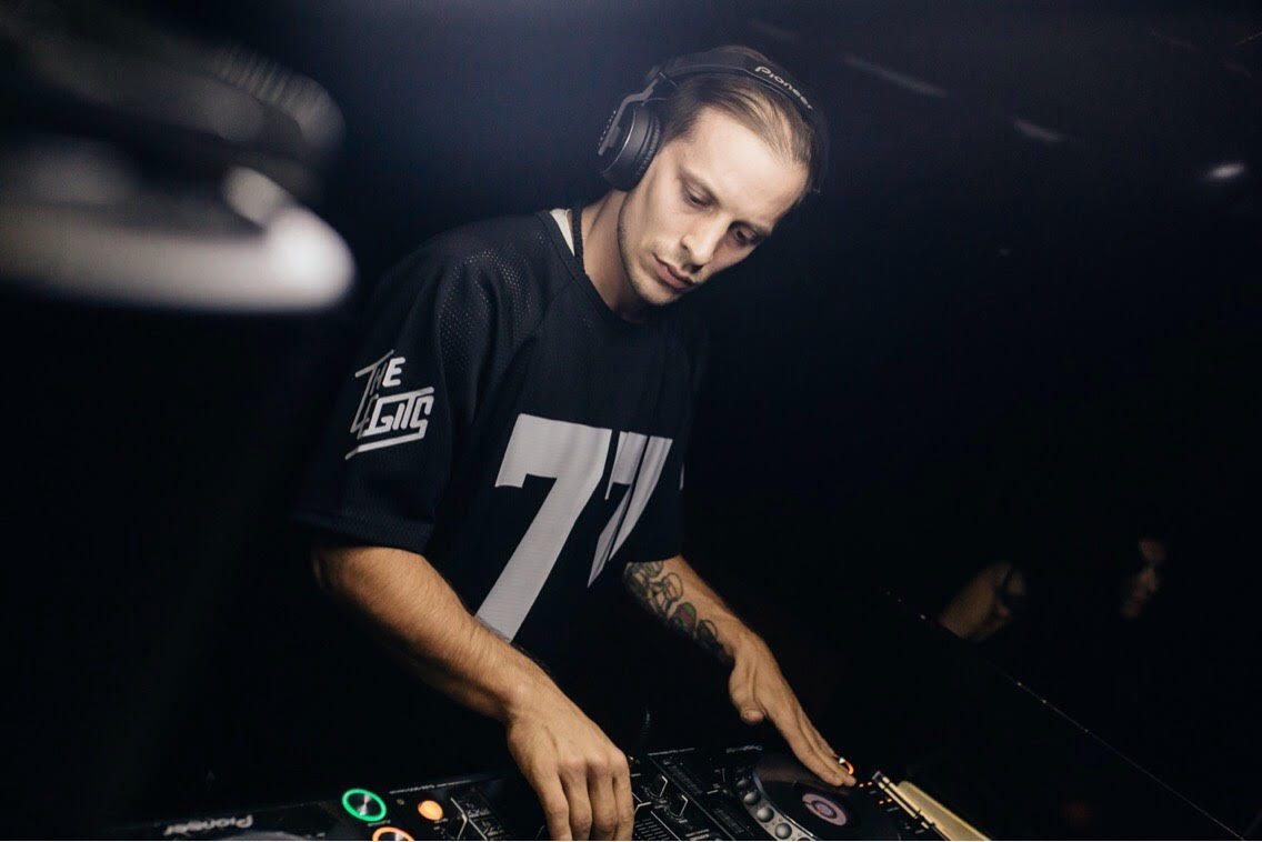 DJ VLADAN performance