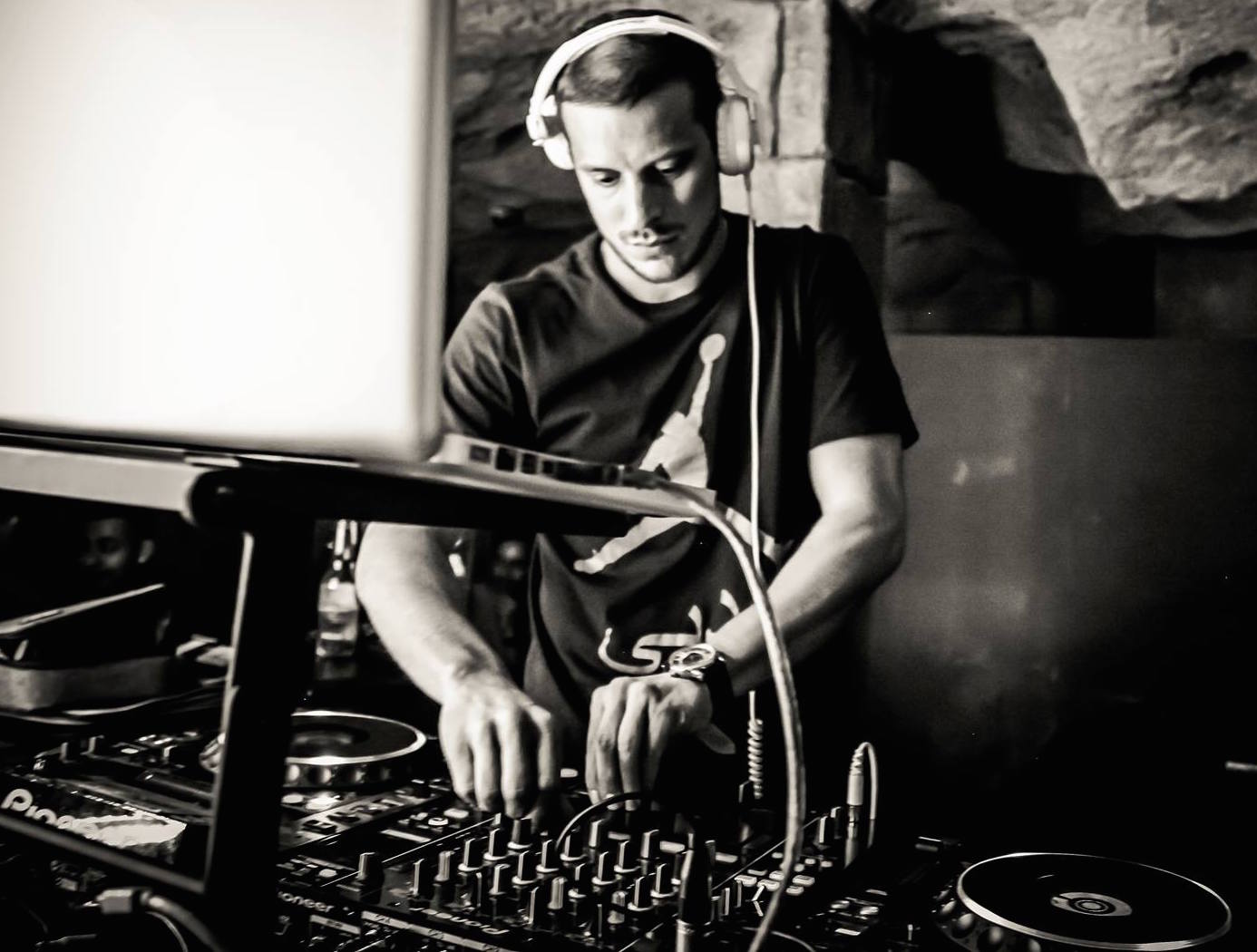 DJ VLADAN performance