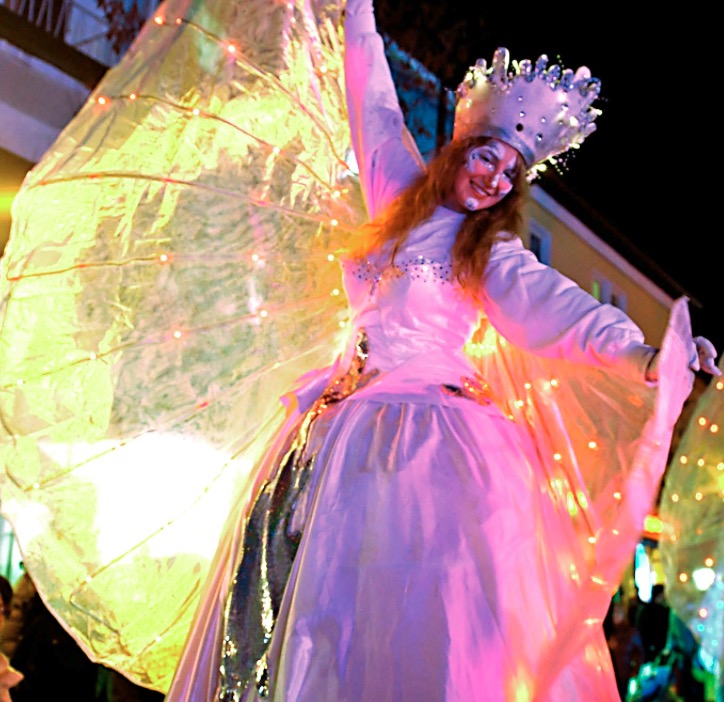 Dream Catcher Stilt Walkers performance