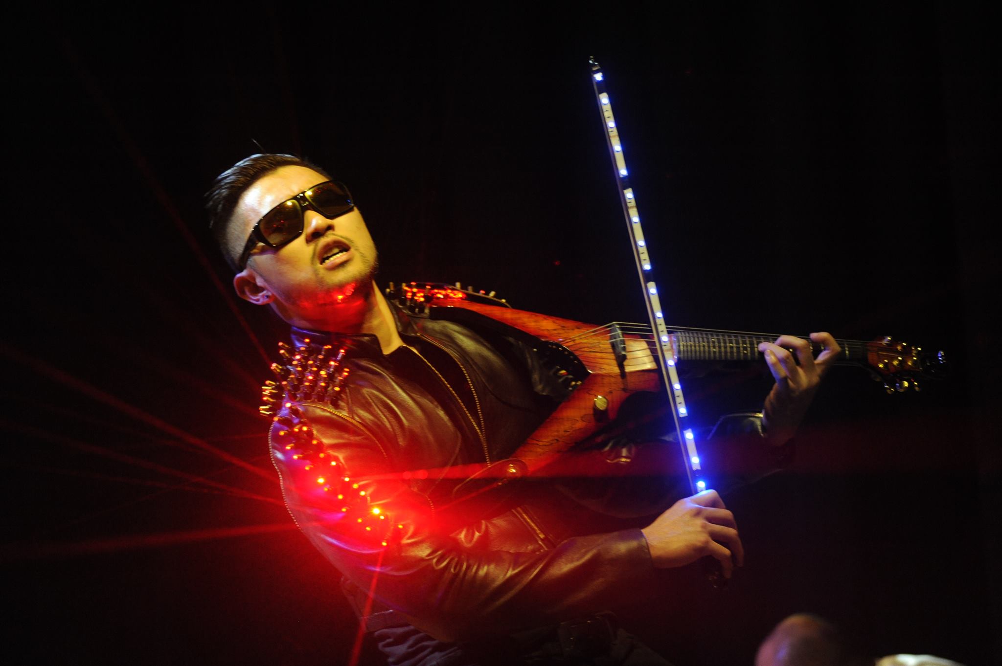 Electric Violinist performance