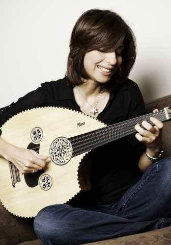 FEMALE OUD PLAYER