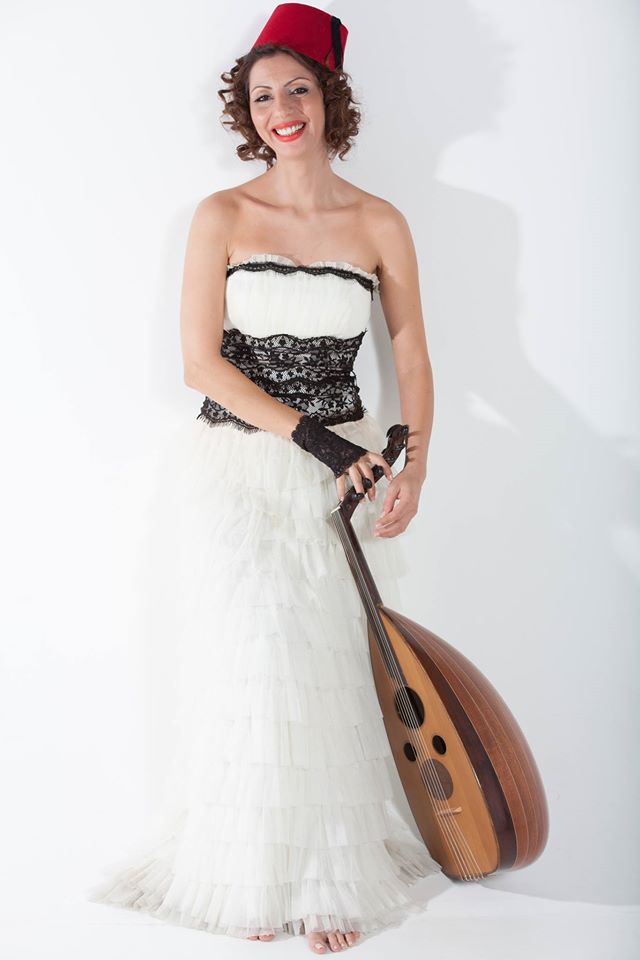 FEMALE OUD PLAYER performance