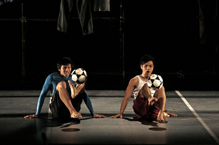Football freestylers performance