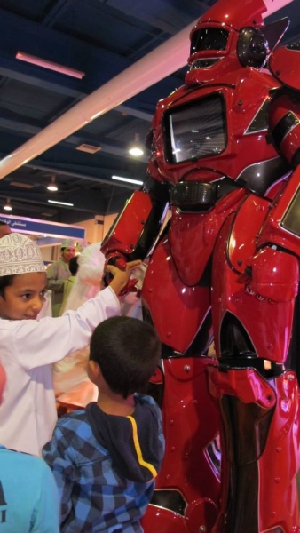 GIANT ROBOT