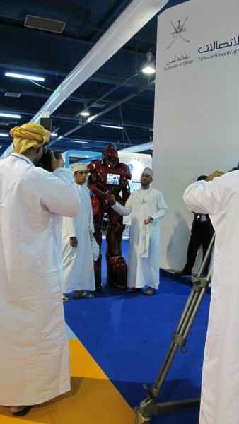 GIANT ROBOT performance