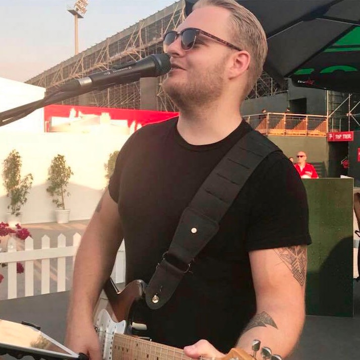 Guitarist/ Singer