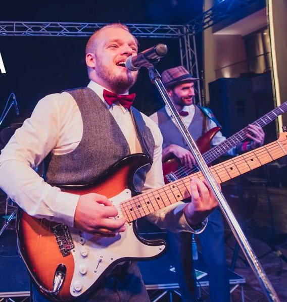 Guitarist/ Singer performance