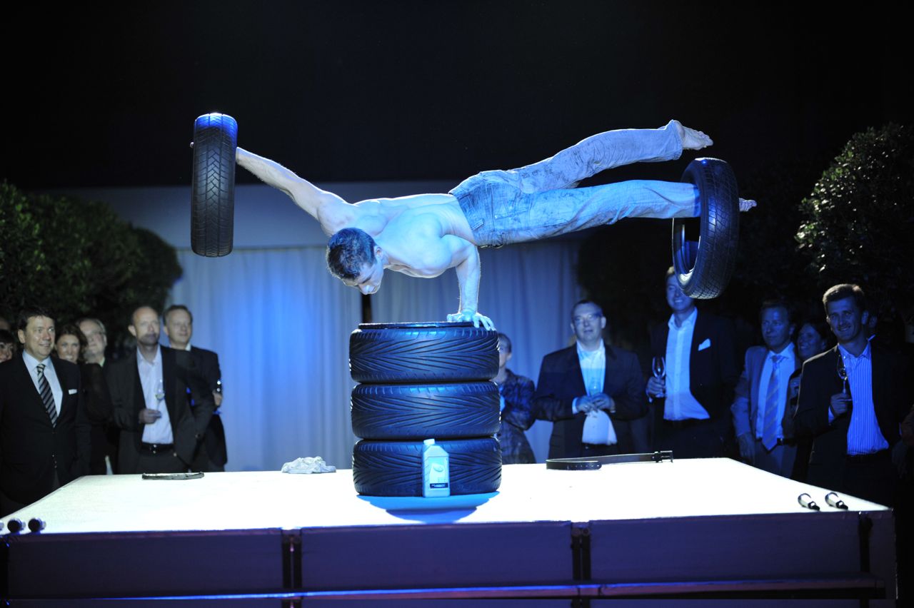 Handstand Tyre Artist performance