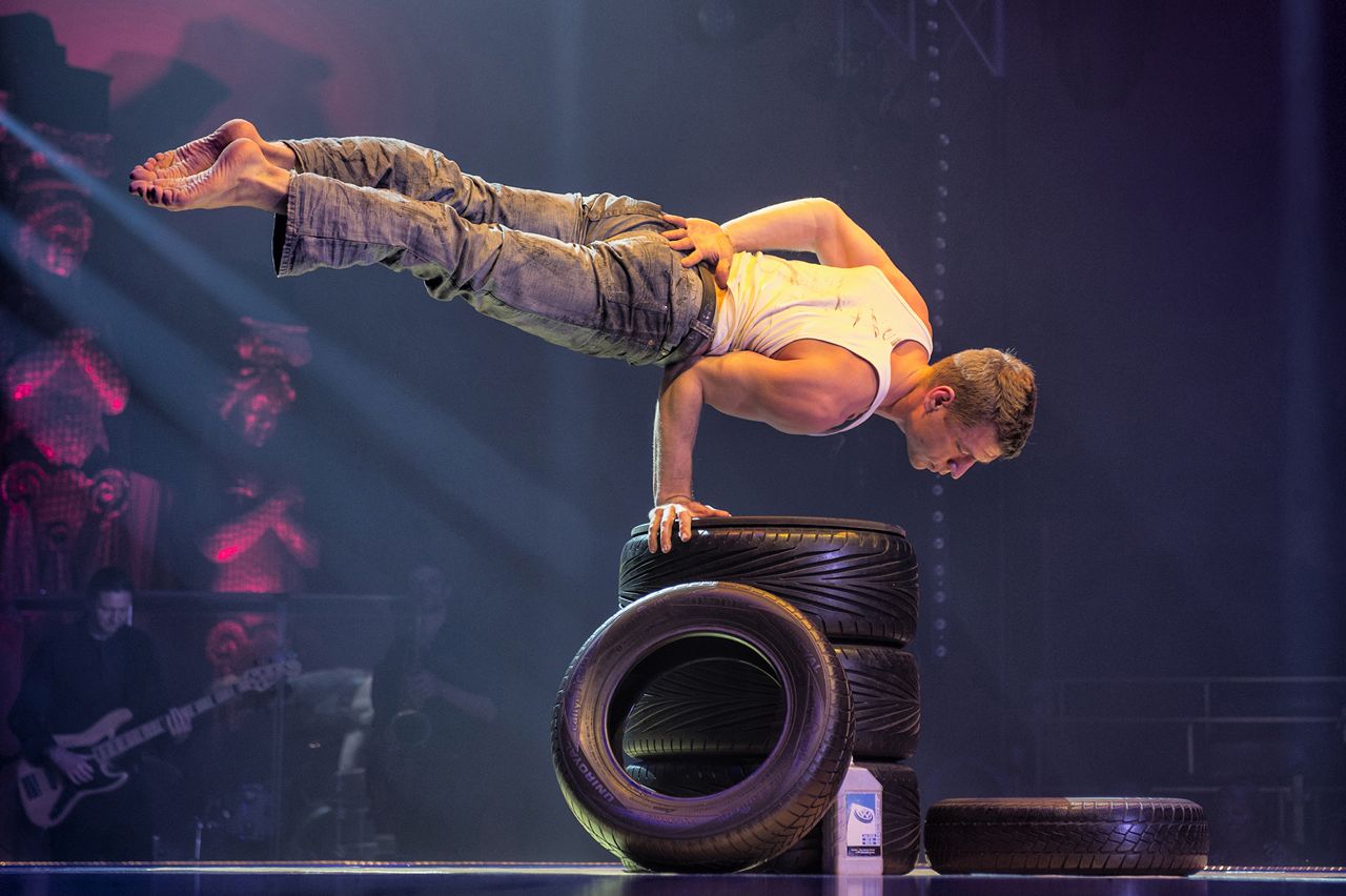 Handstand Tyre Artist performance