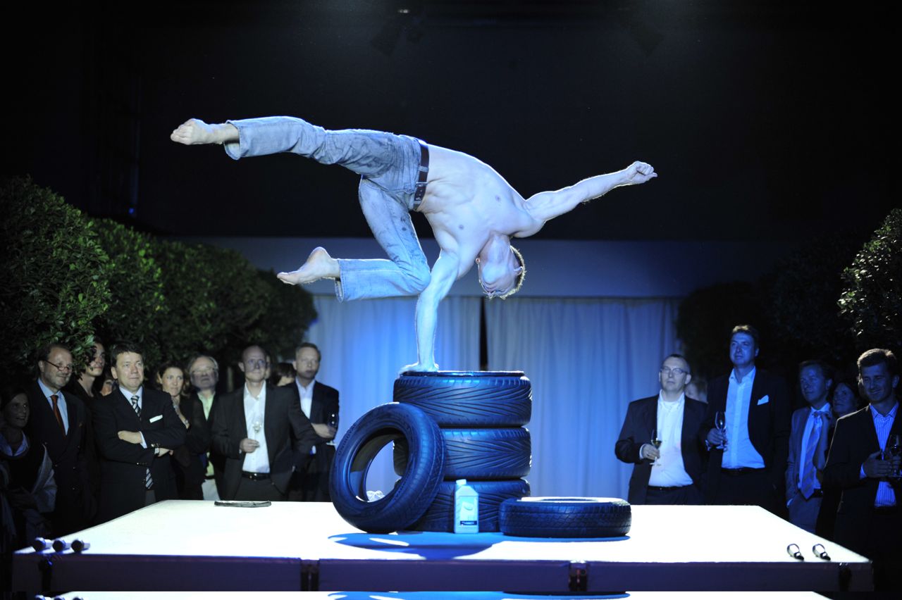 Handstand Tyre Artist performance