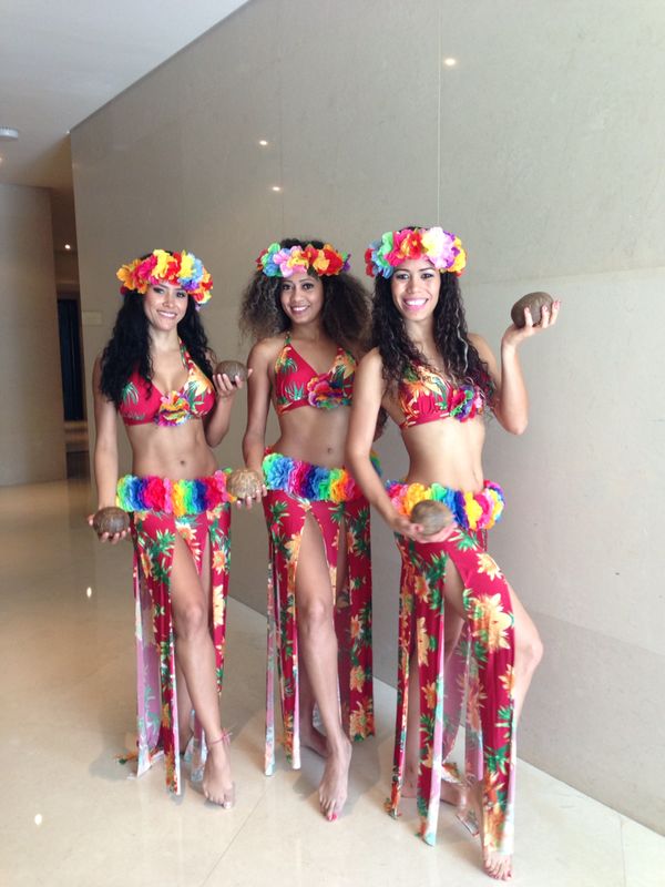 Hawaiian Dancers performance
