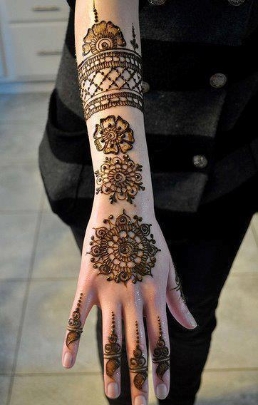 Henna Artist