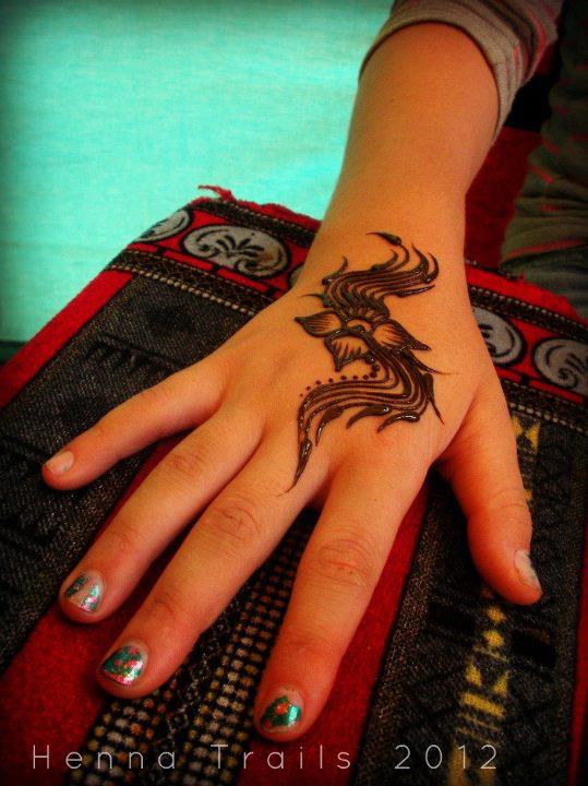 Henna Artist performance