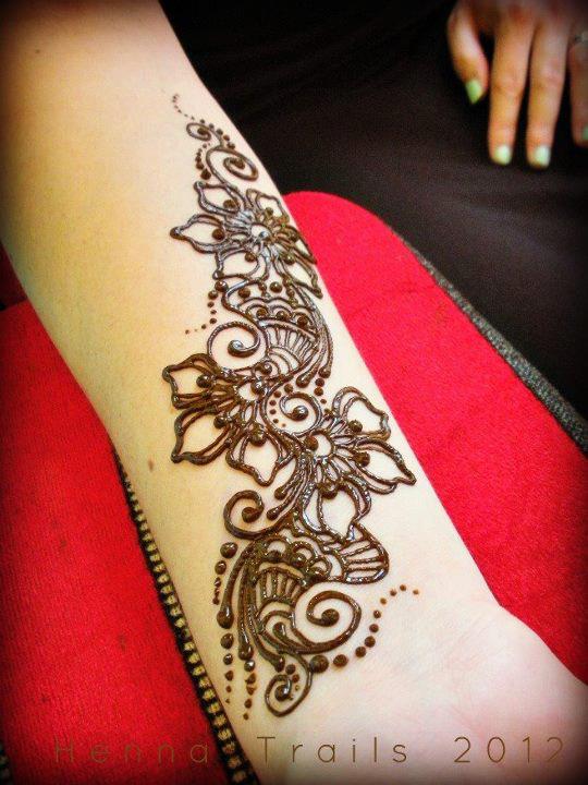 Henna Artist performance