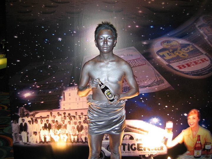 Human statues performance