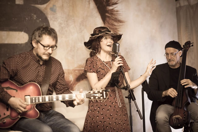 Jazz Singer and Band