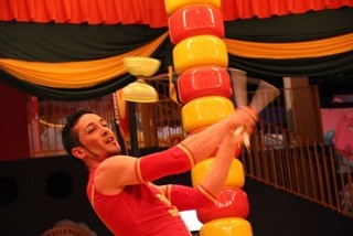 Juggler and Diabolo Performer performance