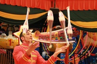 Juggler and Diabolo Performer performance