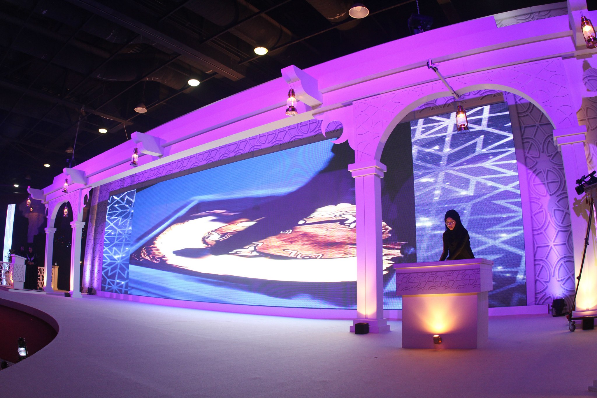 Lady Sand Artist performance