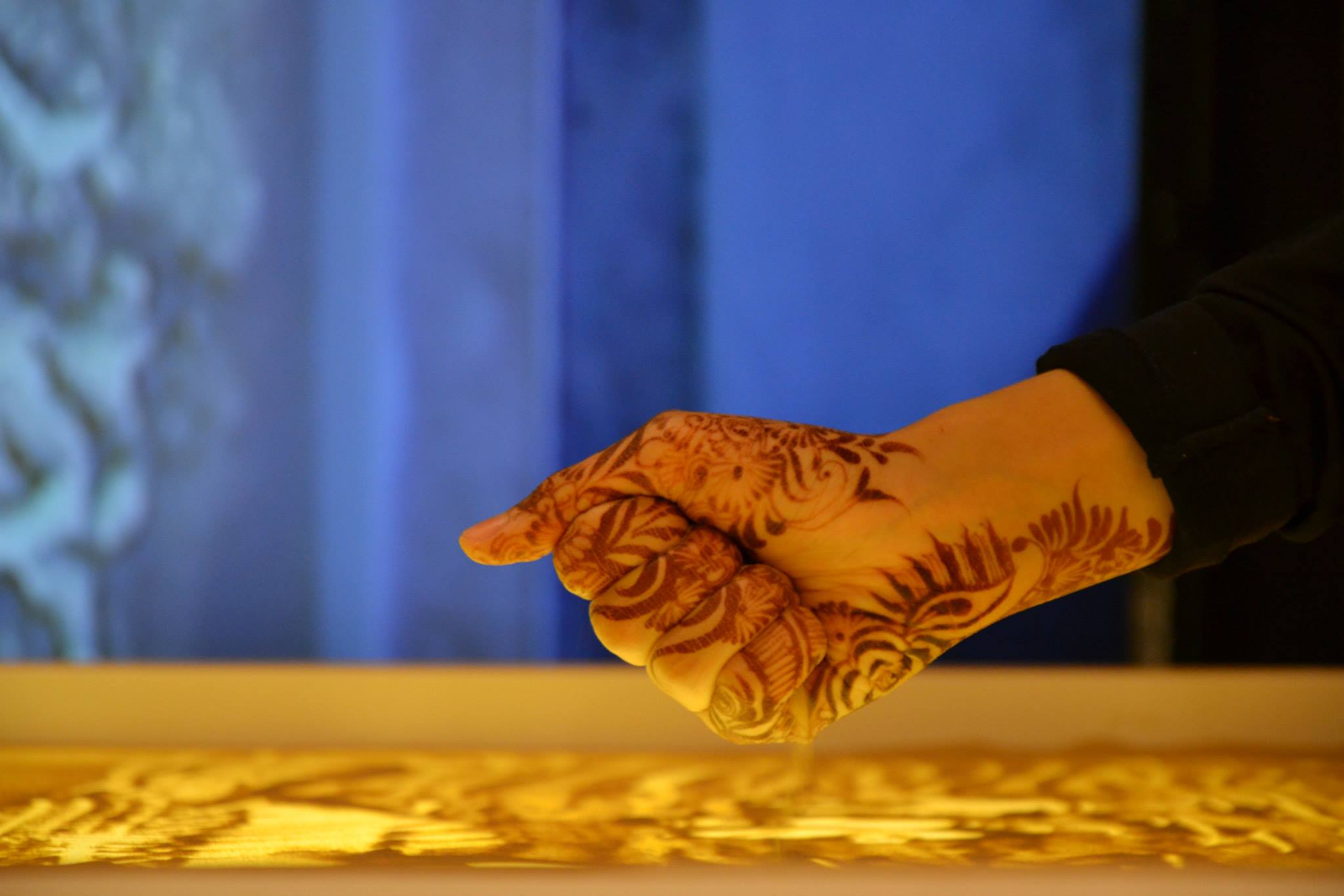 Lady Sand Artist performance