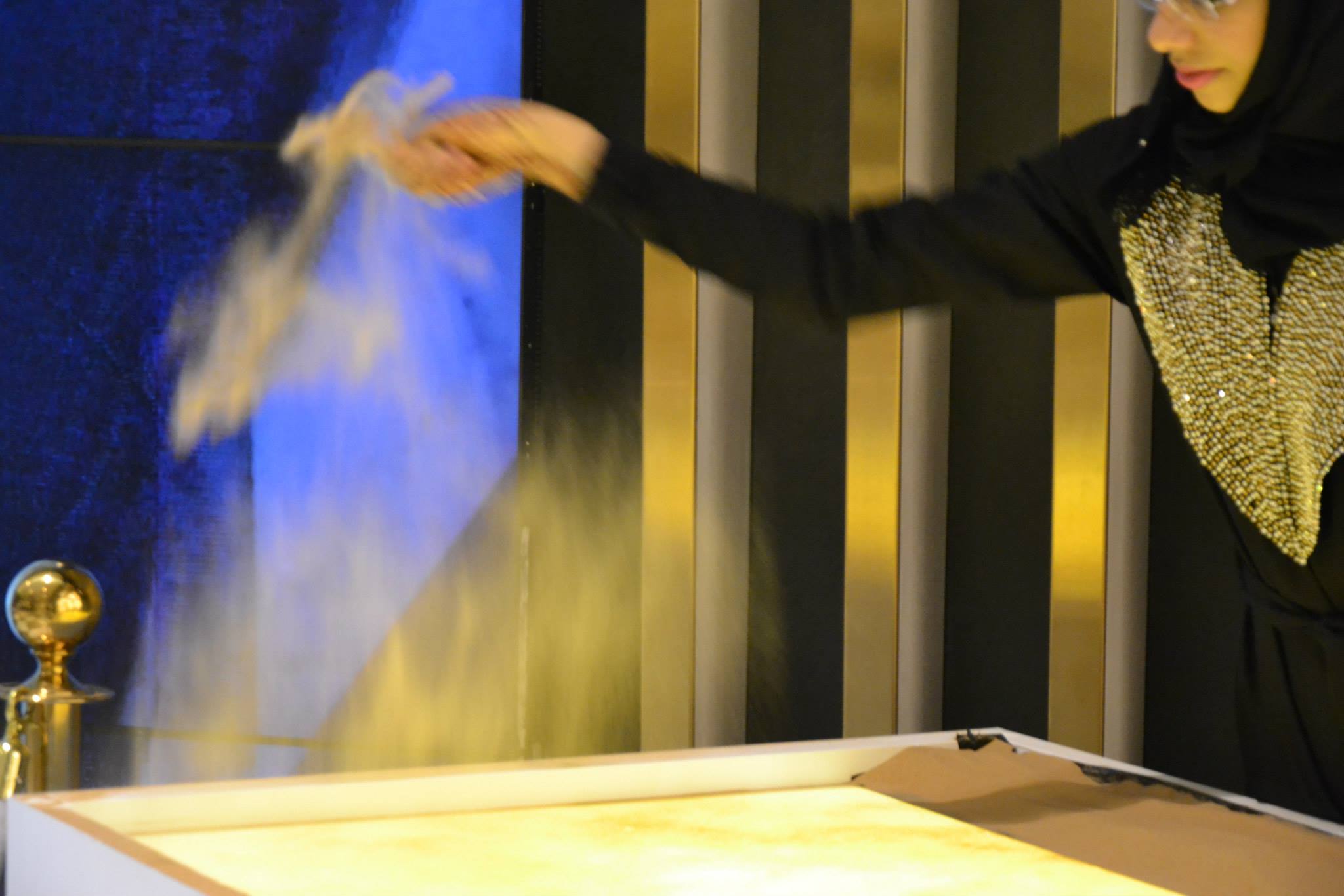 Lady Sand Artist performance
