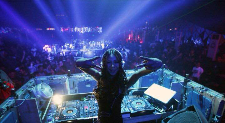Lady Singer & DJ performance