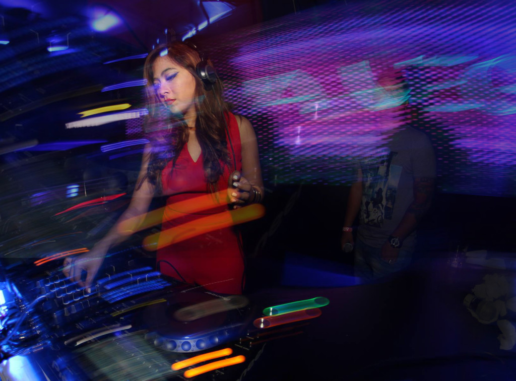 Lady Singer & DJ performance