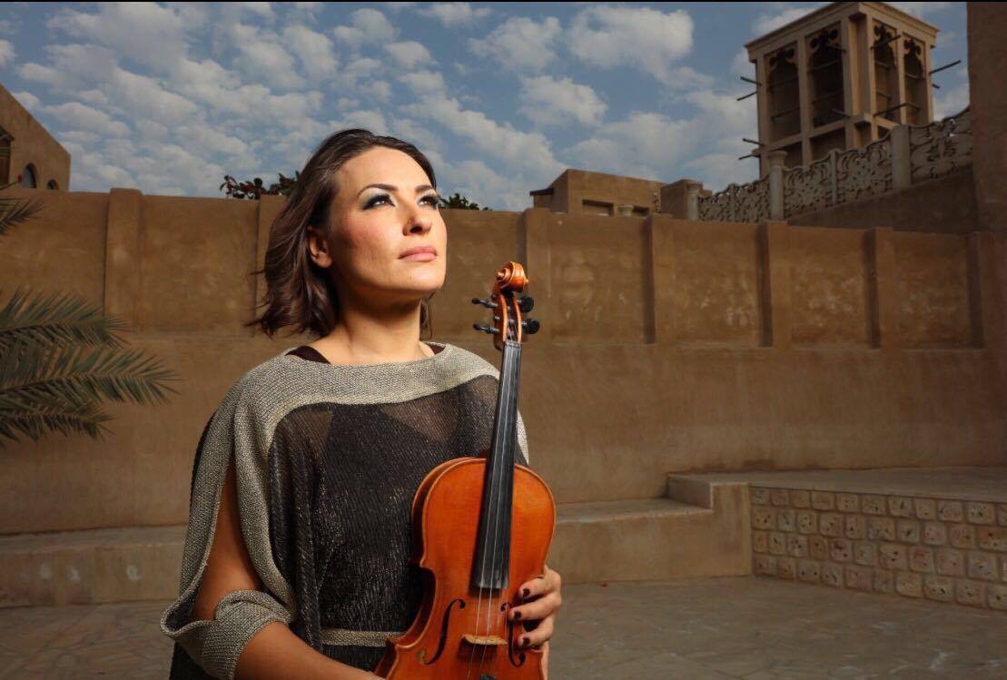 Lady Violinist performance
