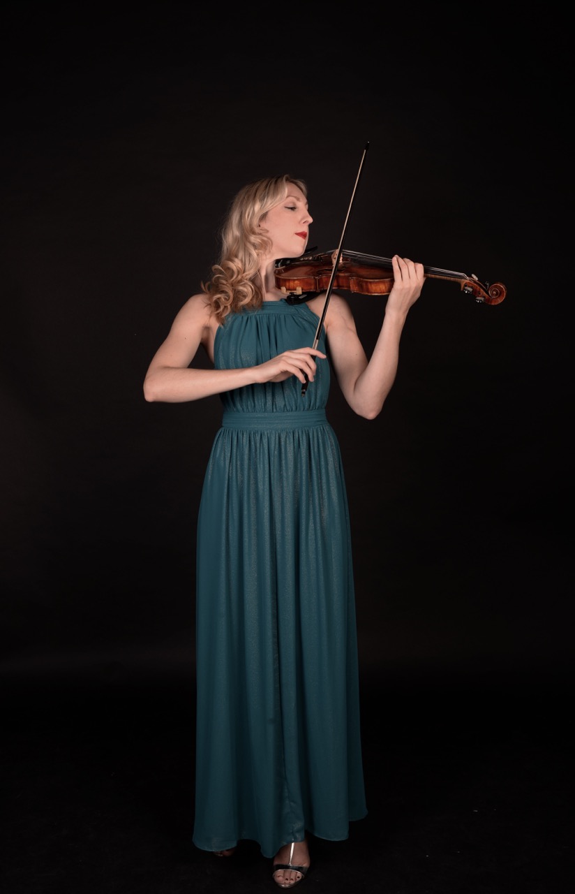 Lady Violinist performance