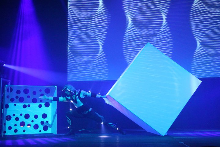 Lighting Cube Show performance