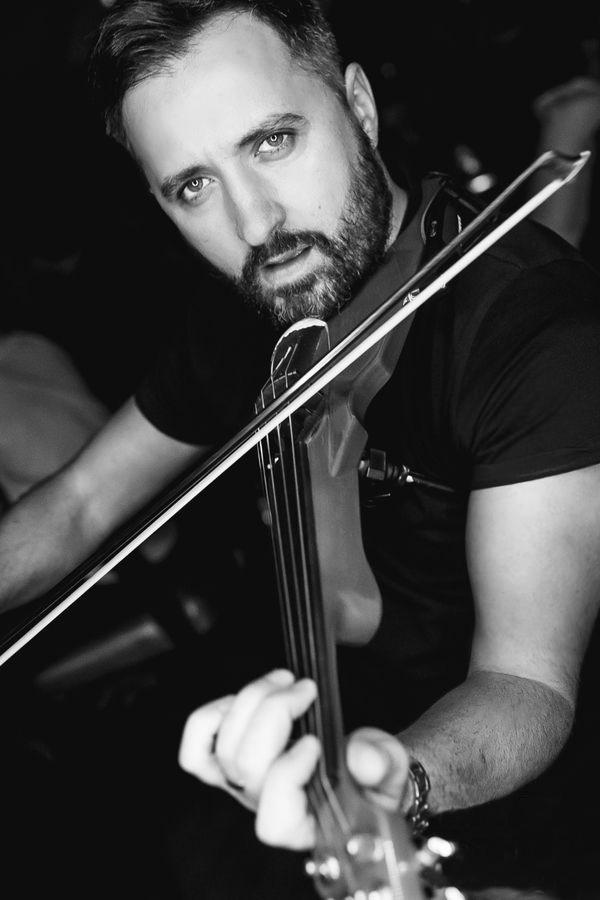 Male Electric Violinist performance