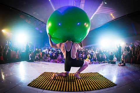 Man in Balloon performance