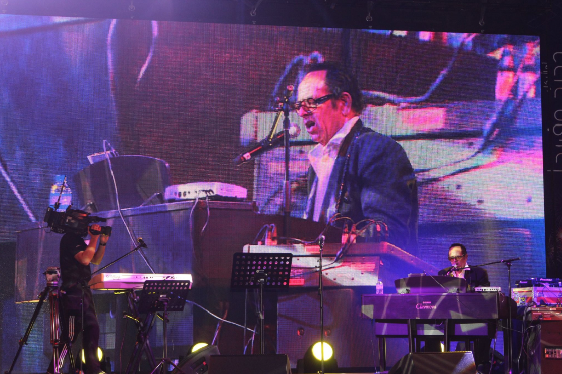 Professional Vocalist Dubai & UAE performance