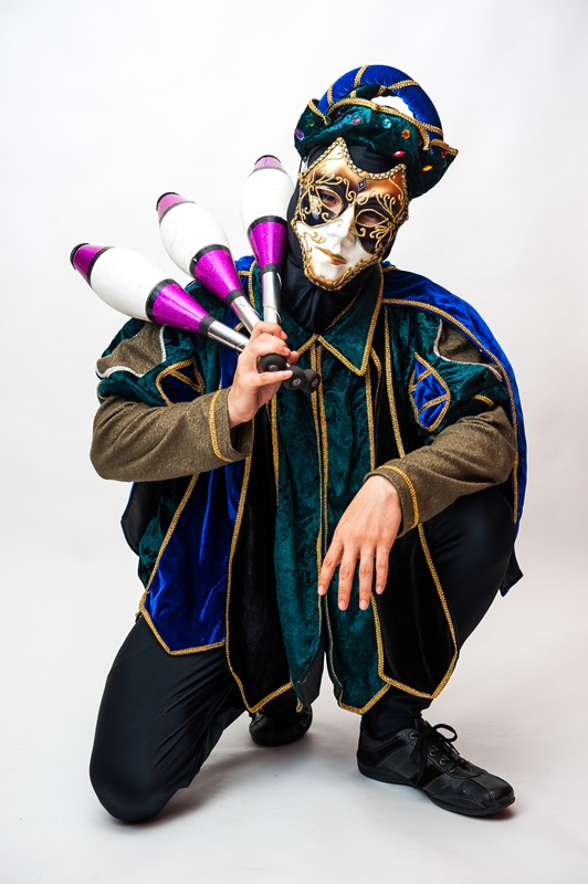 Roaming Jugglers & Diabolists performance