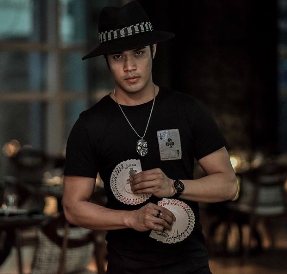 Roaming Magician performance