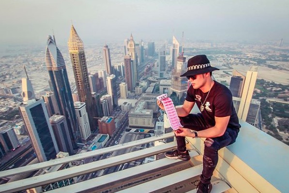 Roaming Magician performance