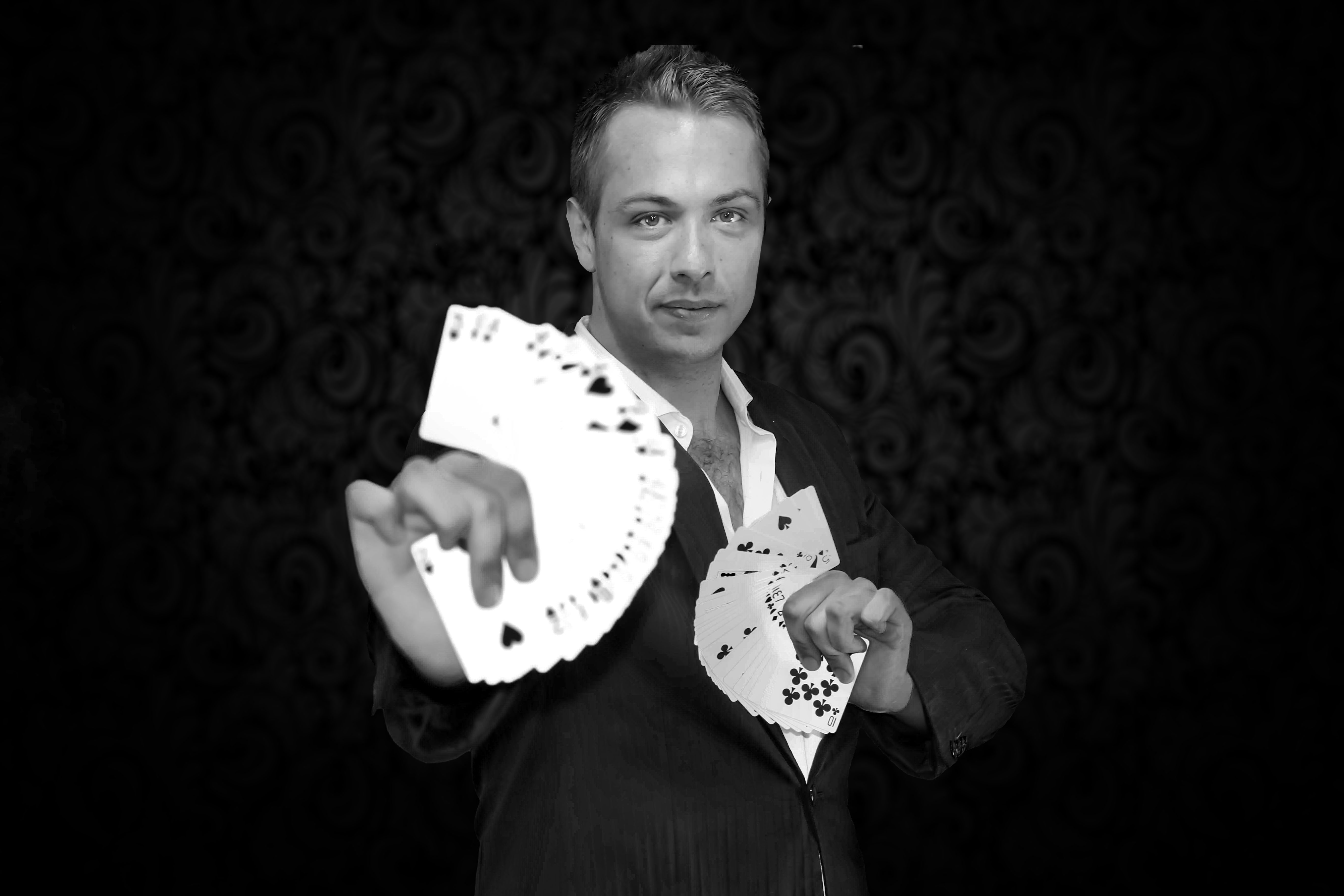 Roaming Magician in Dubai performance